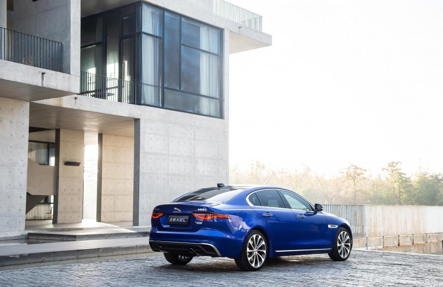  Jaguar XE L P200 S 2019 года  (CN) (фото 5 из 32)